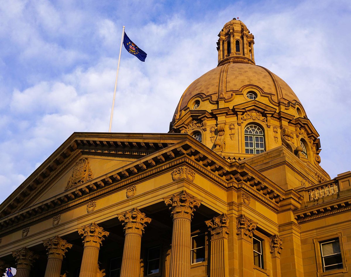 alberta legislature building эдмонтон фото
