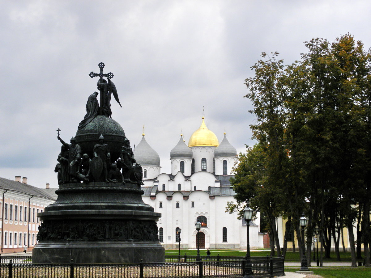 памятник тысячелетие россии фото