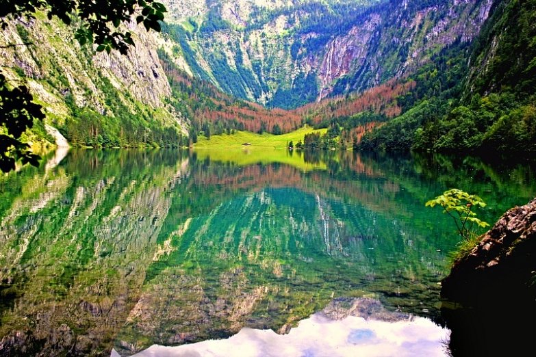 озеро оберзее, национальный парк берхтесгаден, германия вид с моста фото