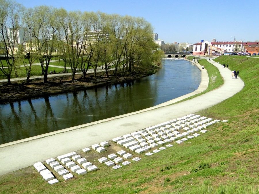 памятник клавиатуре в екатеринбурге фото