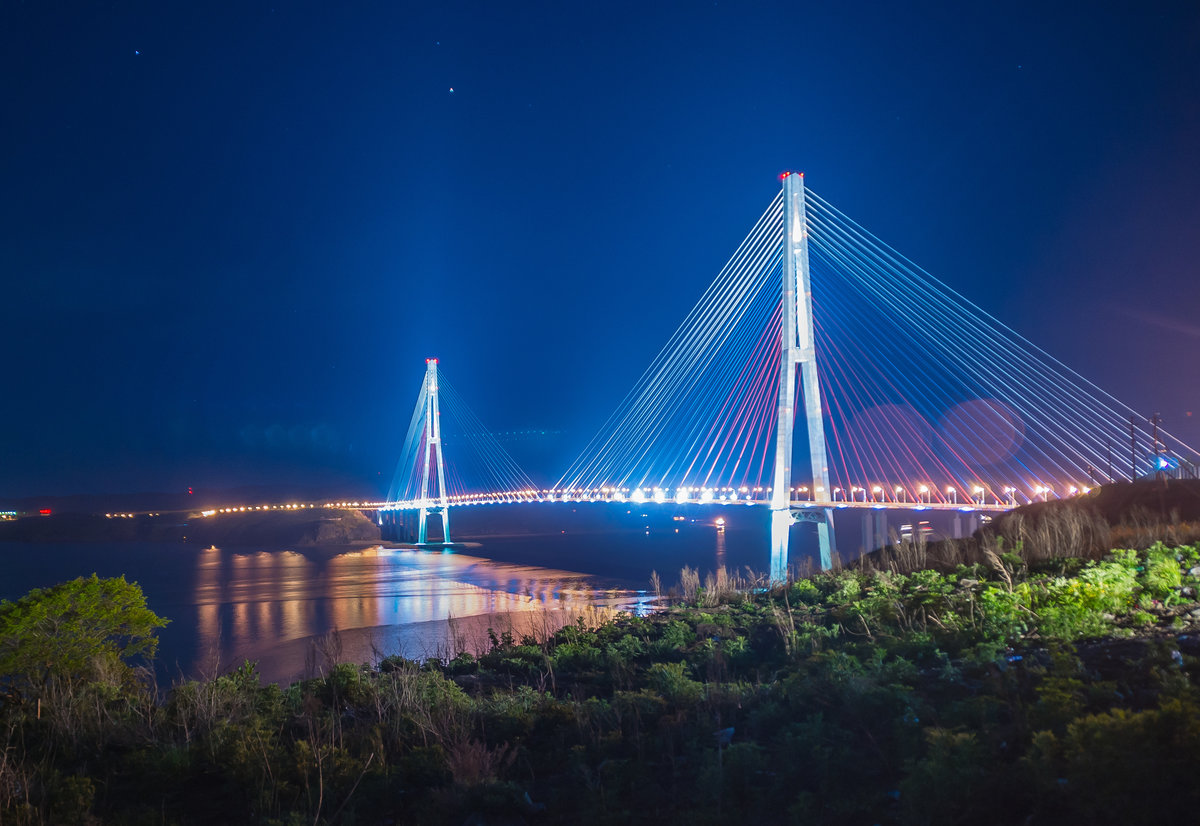 владивосток мост на остров русский ночью фото