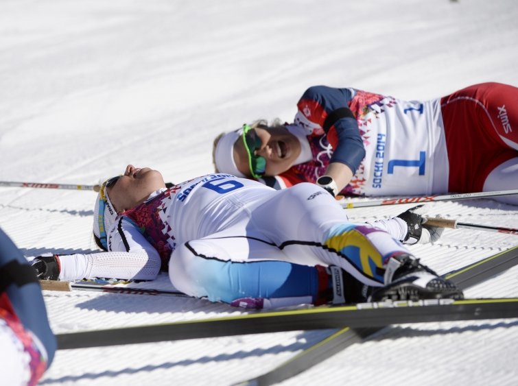 biatlonistka-stoit-rakom-foto