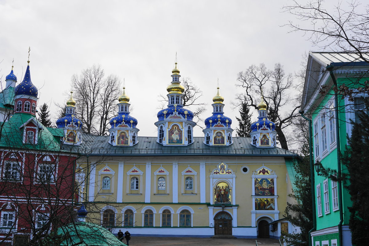 свято успенский псково печерский монастырь фото