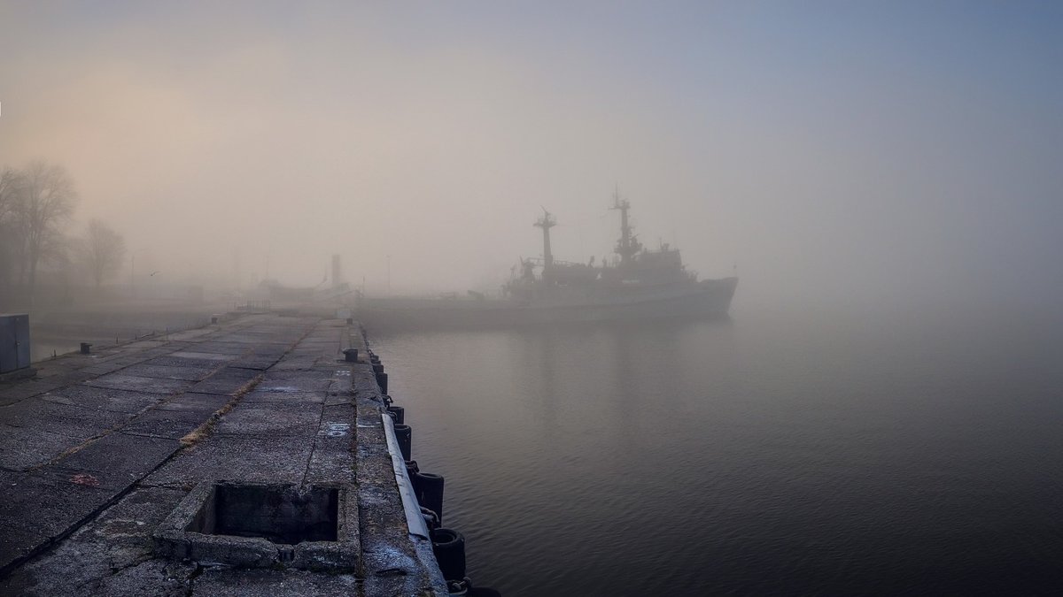 корабль в тумане фото