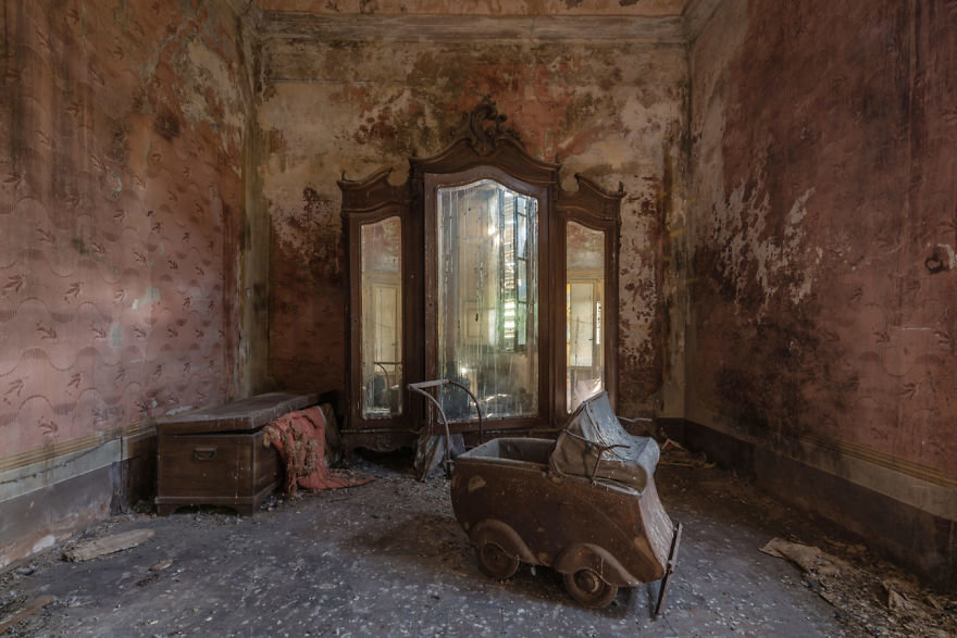 заброшенный дом изнутри фото
