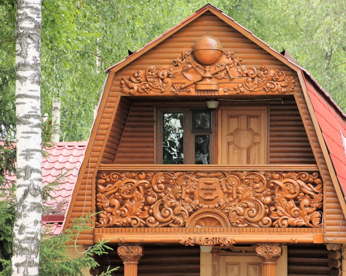 резной деревянный домик фото