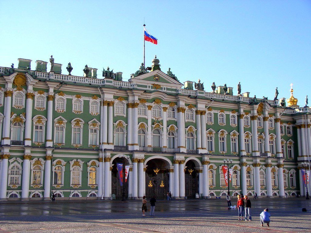 эрмитаж и зимний дворец разница