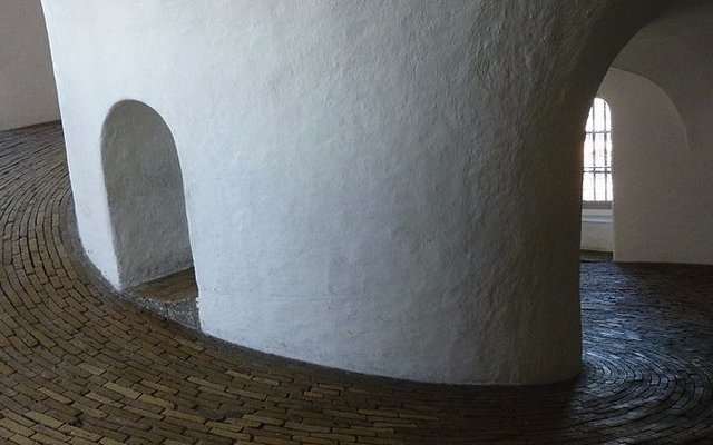 круглая башня копенгаген фото