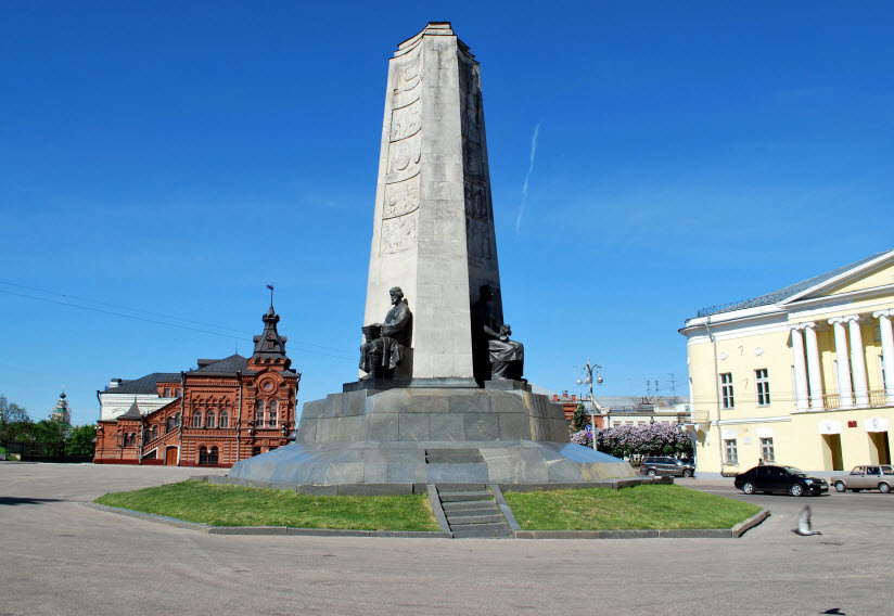 монумент в честь 850 летия города владимира фото