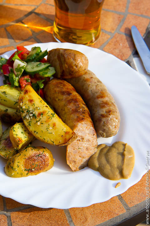 картофель с колбасками фото