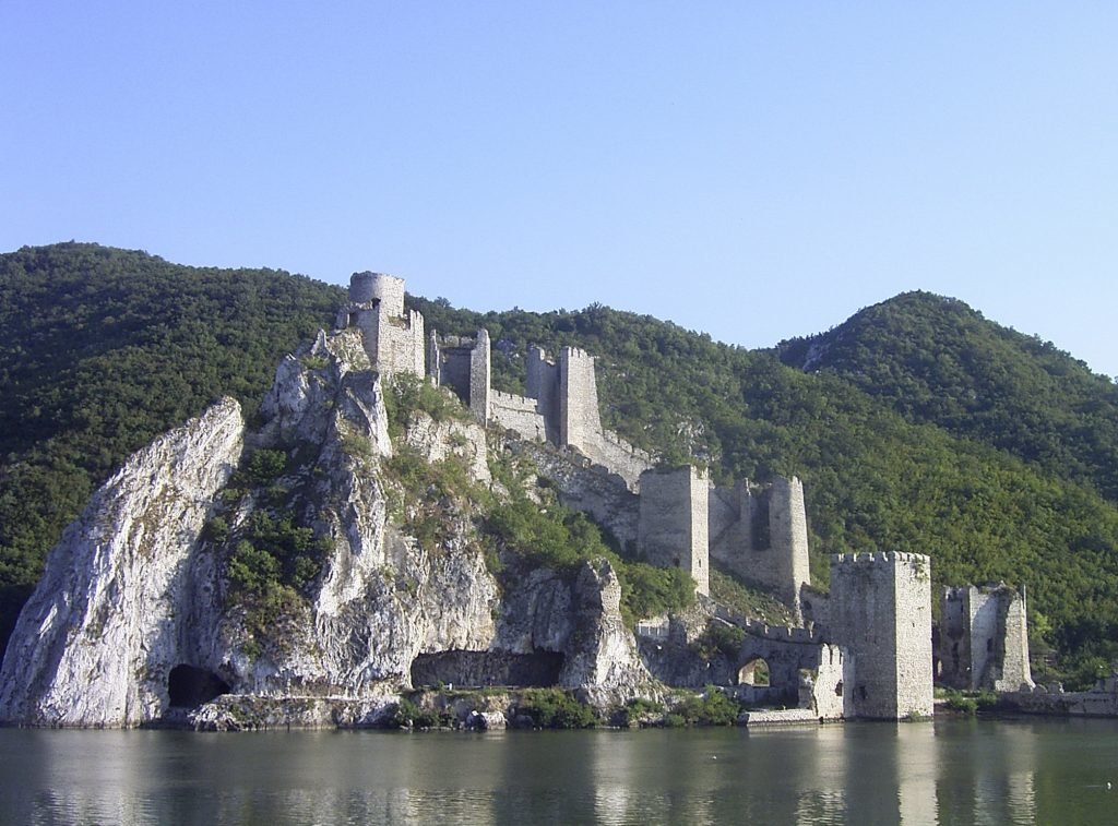 крепость голубац в сербии фото
