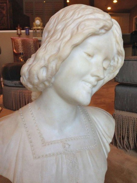 бюст девушки скульптура фото
