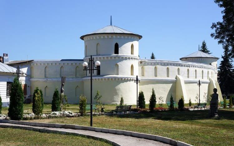 тростянец сумская область круглый двор фото