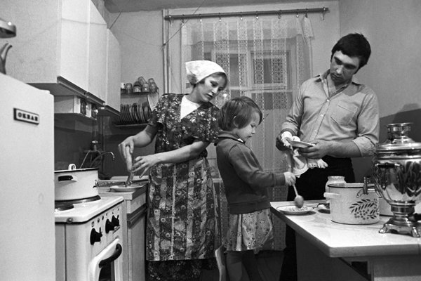 Ð¡Ð¾Ð²ÐµÑÑÐºÐ°Ñ ÑÐµÐ¼ÑÑ Ð² ÑÐ¾Ð²ÐµÑÑÐºÐ¾Ð¹ ÐºÑÑÐ½Ðµ