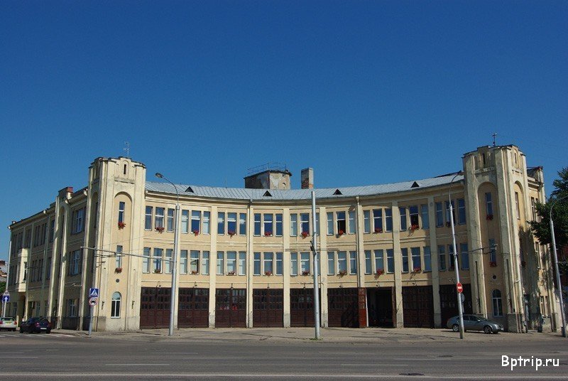 здание коммерческого училища тюмень фото