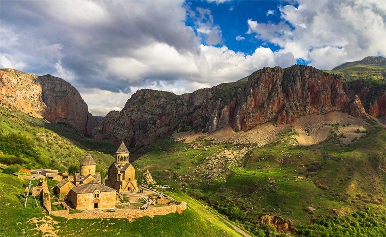 монастырь нораванк армения фото
