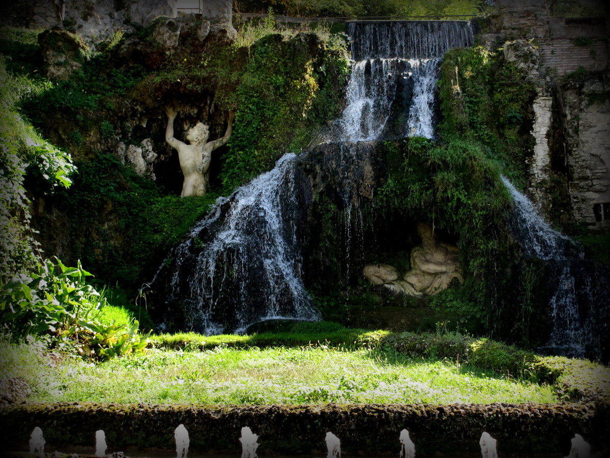 Водопад в Тиволи. Италия
#водопад #грот #италия #тиволи