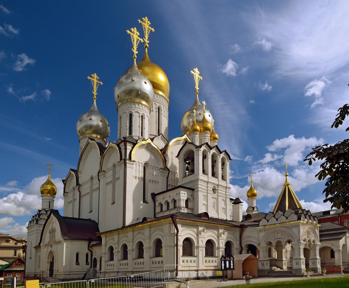 Зачатьевский монастырь осенью