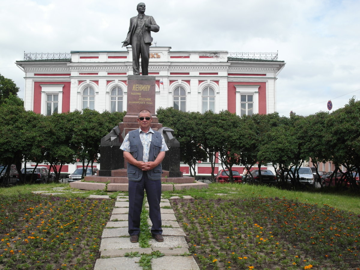 памятник ленину на площади ленина (владимир) фото