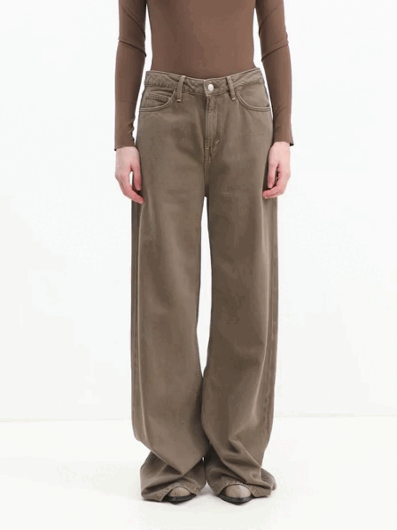 Вечный деним: какие джинсы стоит купить в 2025 году