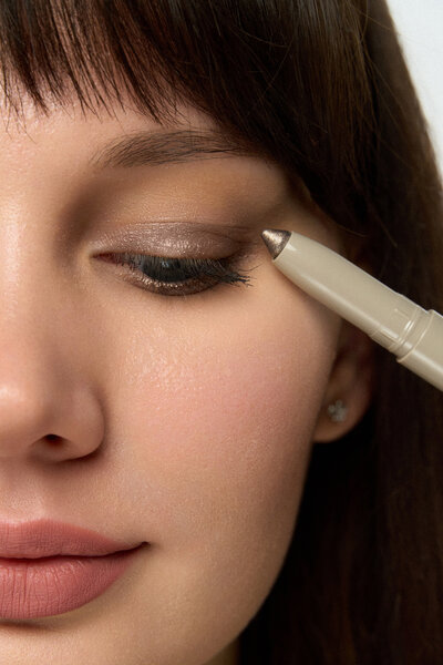 Топ-5 продуктов, которые стоит взять в косметичку