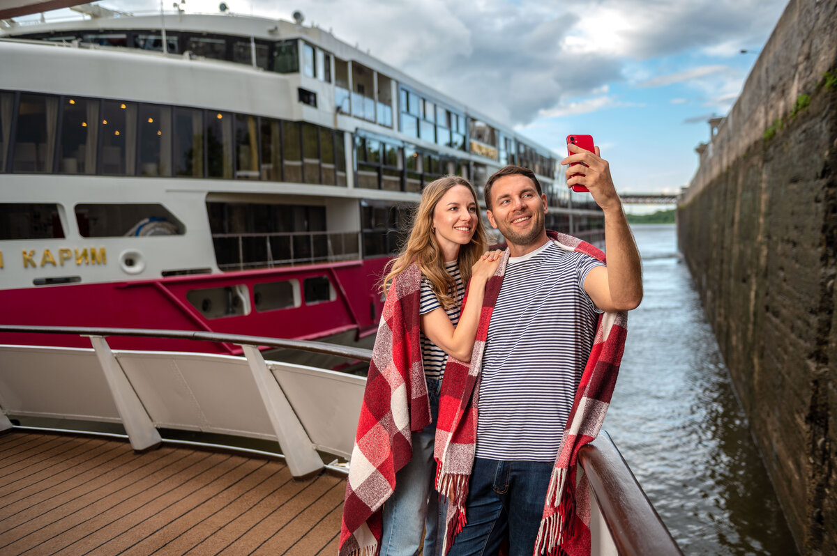 Осенний речной круиз: красота природы и комфорт на борту