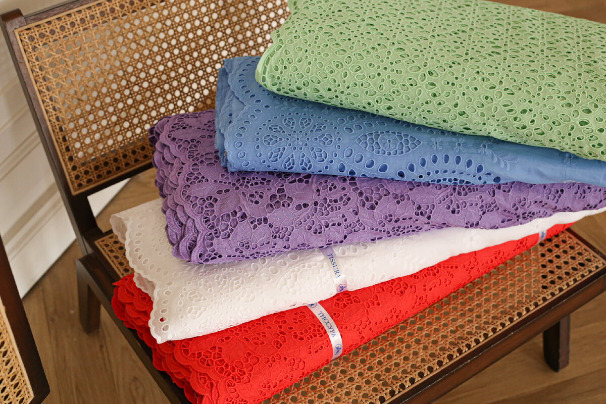 Ткани с вышивкой