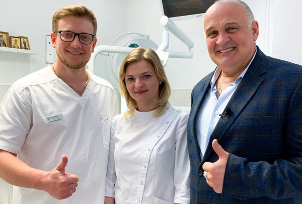 Алексей Николаевич с основателем и ведущим хирургом Института Базальной Имплантации - Андреем Шмойловым