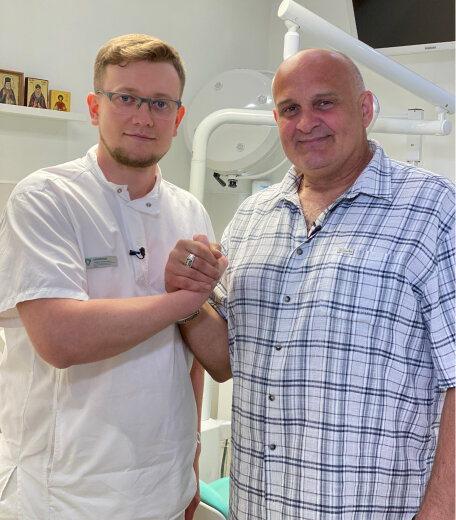 Имплантация зубов: рассказываем на примере пациента