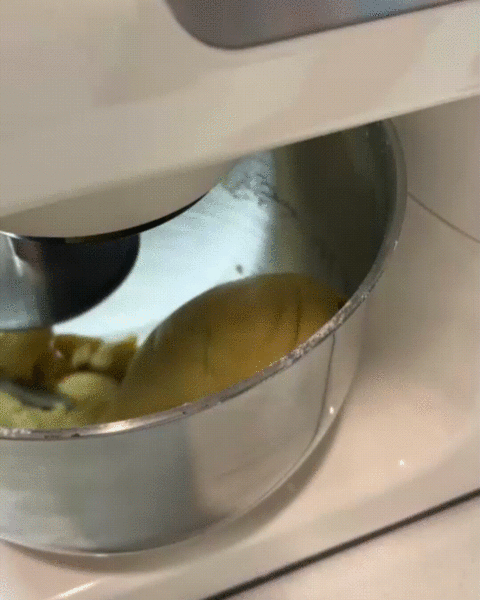 Например, замесит идеальное тесто