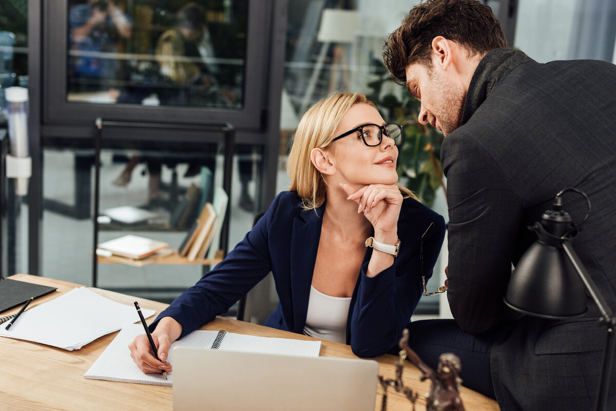 Вместо праздника новый босс увез меня в командировку