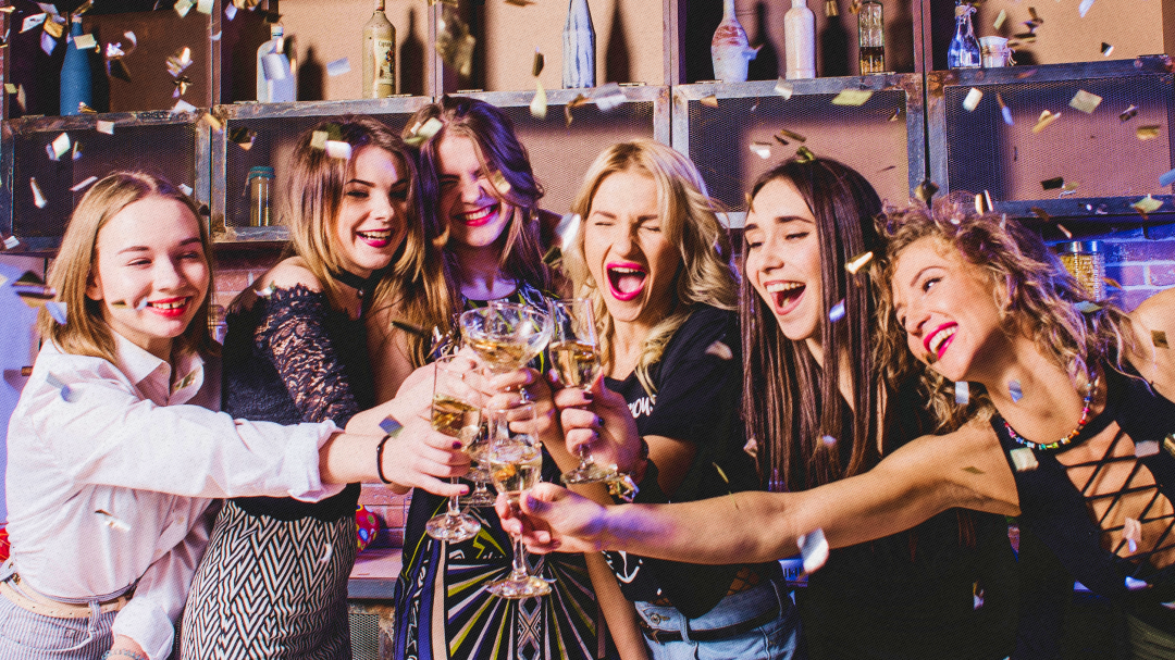 Как отметить день рождения взрослому? 5 бюджетных идей | Flowwow ...