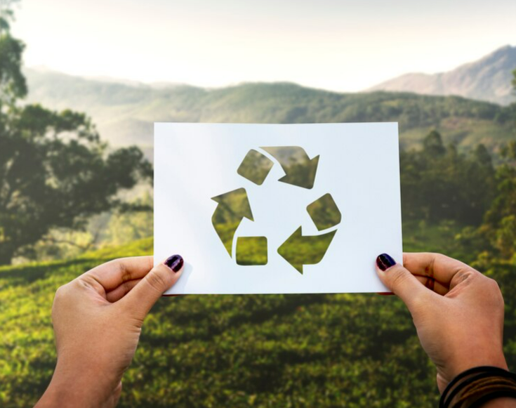 Дом для кота и много чего еще из коробки для ТВ