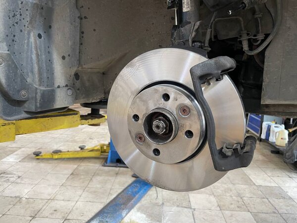 Почему для автомобилей Лада выбирают автосервис СтоВеста