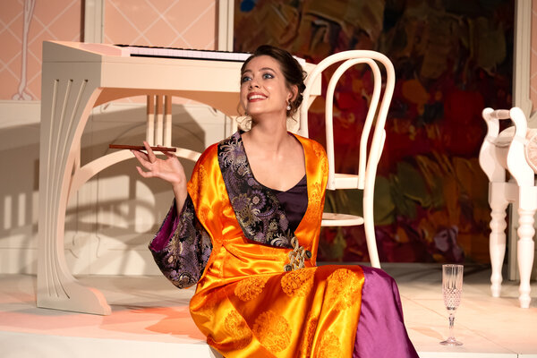 Спектакль "Бешеные деньги" в Театре Комедии