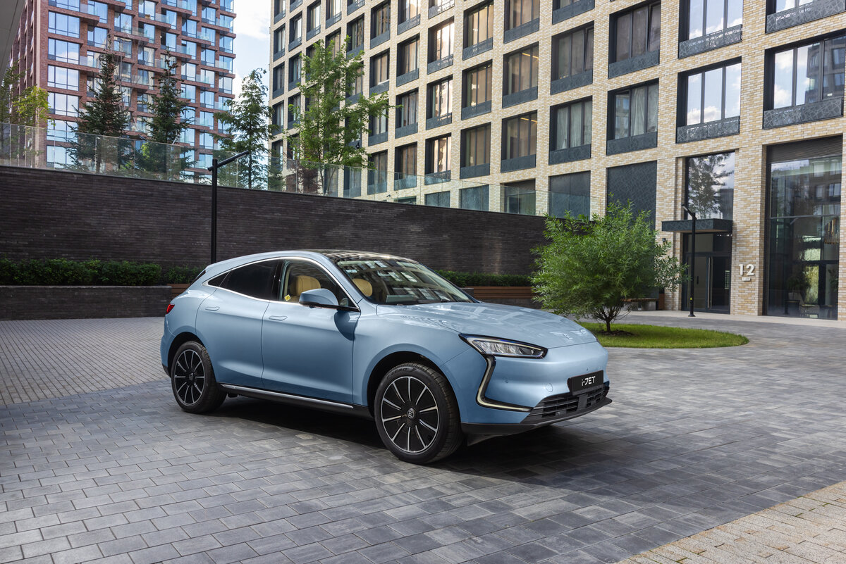 Первый раз за рулем EVOLUTE i-JET: чем он вас удивит?