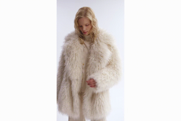 10+ модных шуб из искусственного меха и образы с ними