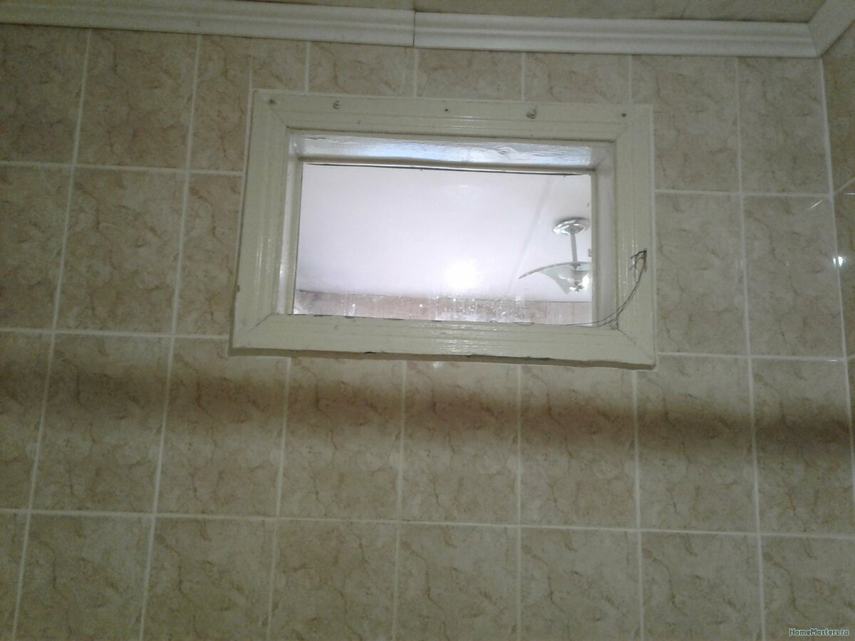Окно между ванной и кухней: зачем ставили раньше и нужно ли сейчас? Рассказываем