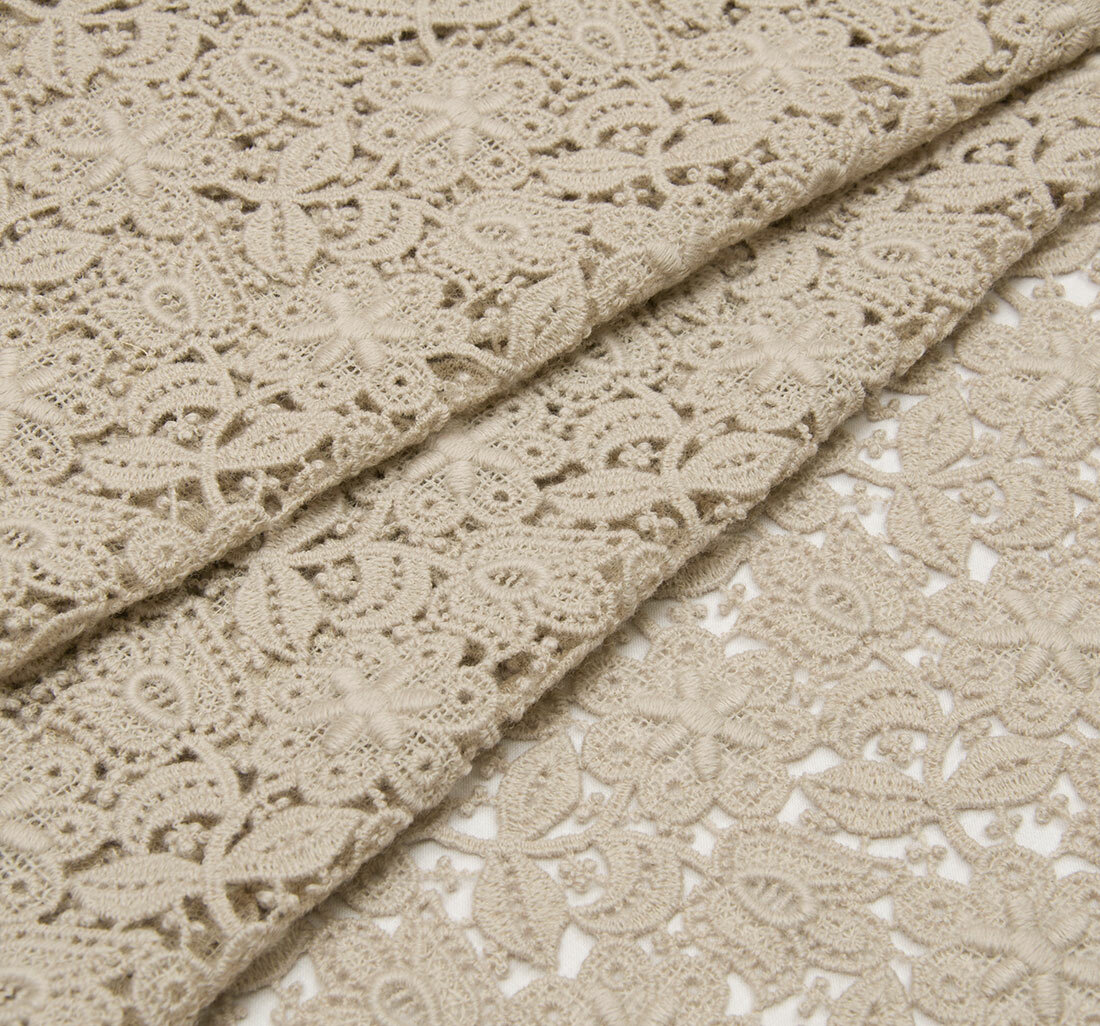 Кружевная прямая юбка из шерстяного кружева