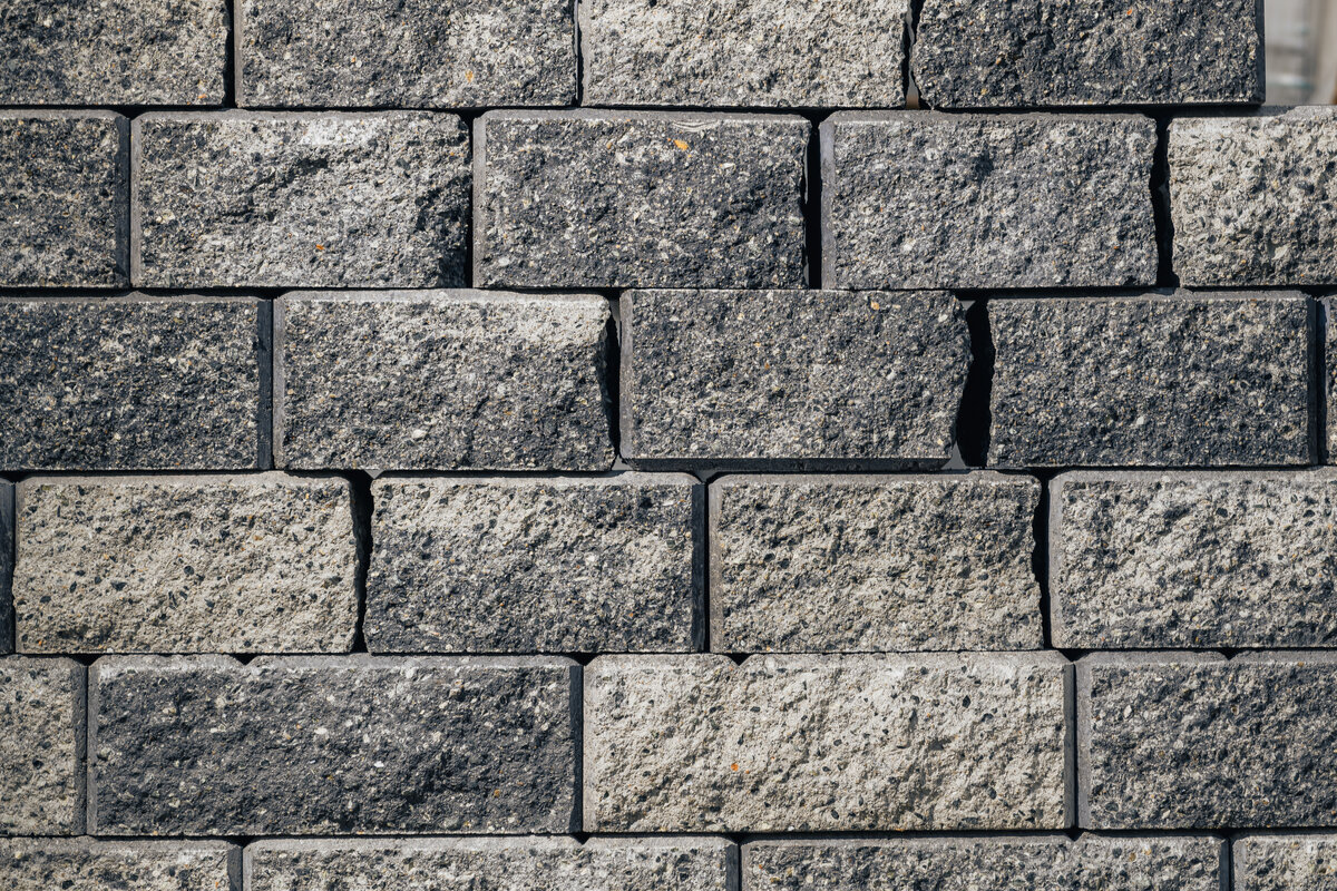 Красивый и надежный забор из заборного бетонного блока