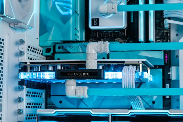 Когда жидкостное охлаждение становится произведением искусства