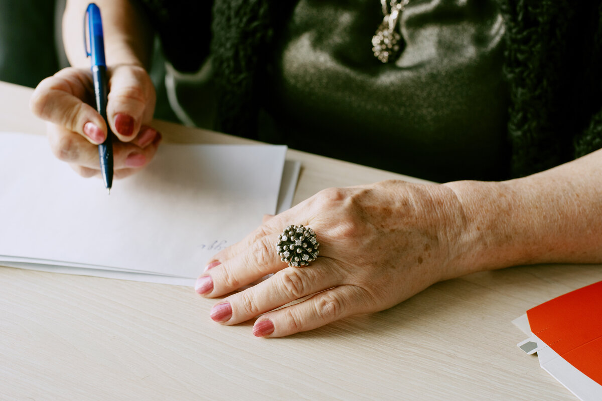 Посвящение рукам, которые держат баланс