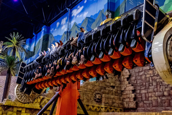 Всплеск больших эмоций: топ-5 аттракционов «Острова Мечты», от которых захватывает дух