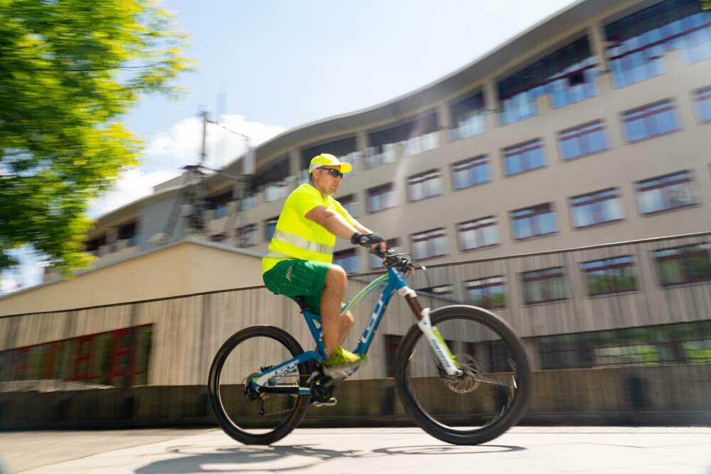 Почему вам нужны сигнальные футболки и поло