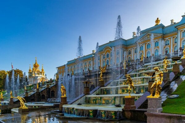 Петергоф и Кронштадт: два города за один день