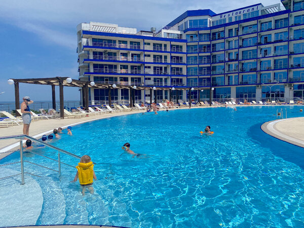 «Мы даже в Ялту перестали ездить!»