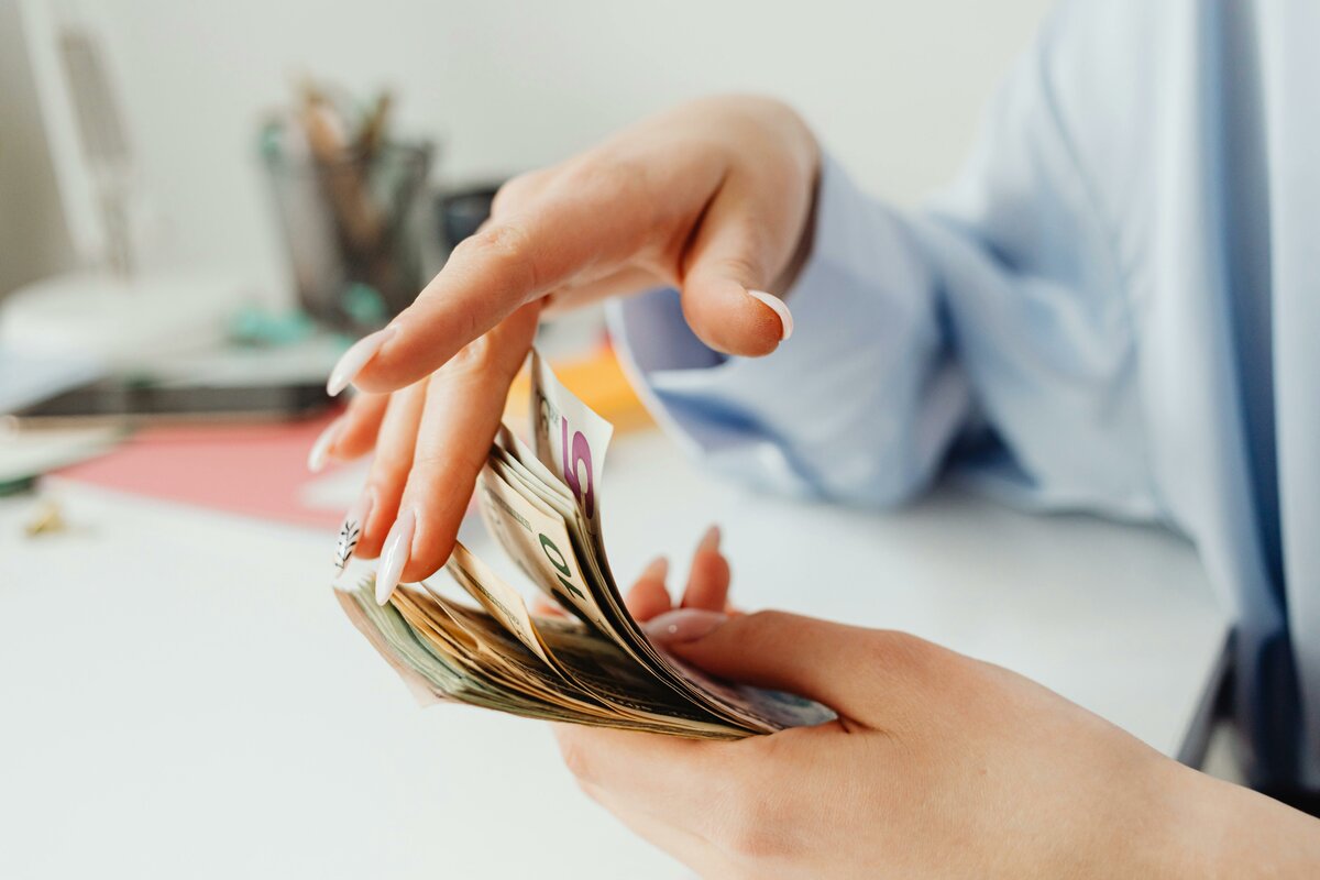 Вклад или недвижимость: куда вложить деньги в 2025 году