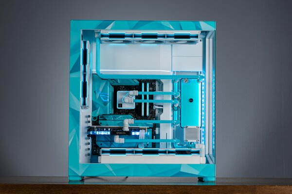 Когда жидкостное охлаждение становится произведением искусства