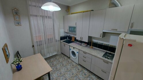 56 м², 2-комнатная квартира 2 800 ₽ в сутки - изображение 39