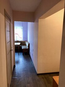 Купить трехкомнатную квартиру без отделки или требует ремонта в Омске - изображение 33